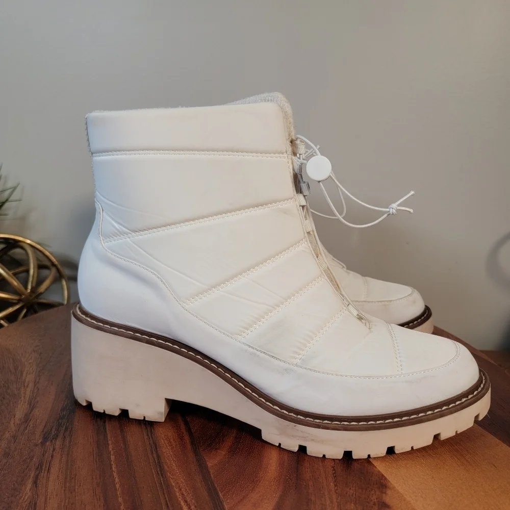 Blondo Daisy White Quilted Waterproof Ankle Boots Size 10